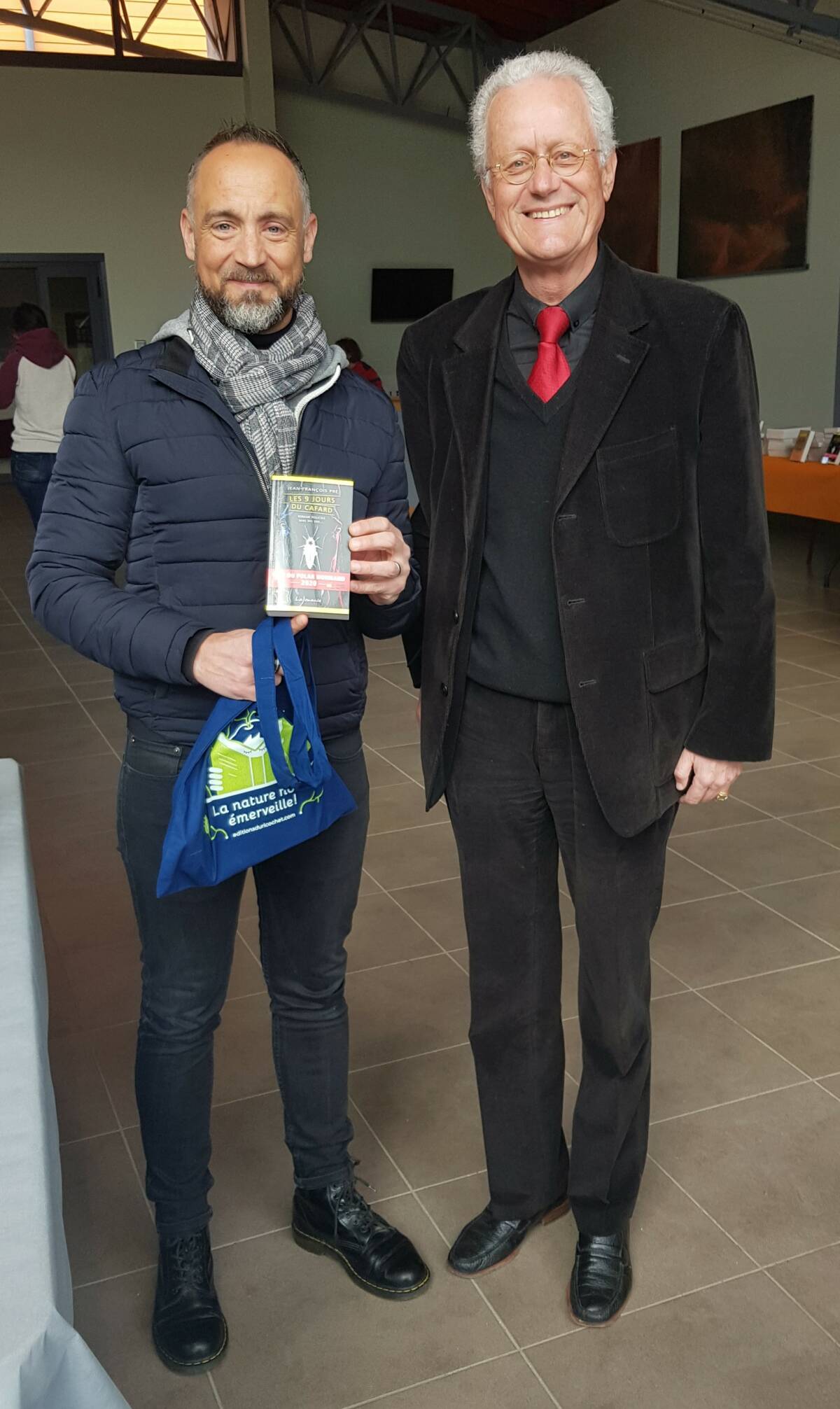 Au salon du livre de Conches, monsieur le maire fut mon premier lecteur. 