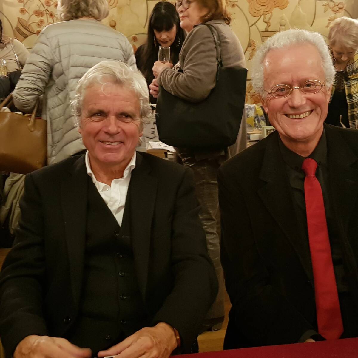 Avec Claude Sérillon au salon de l'Histoire à Paris. Claude fut un des présentateurs du JT durant mes années TF1